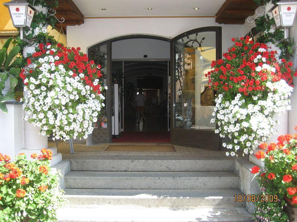 Salvator Hotel KLV Exterior foto