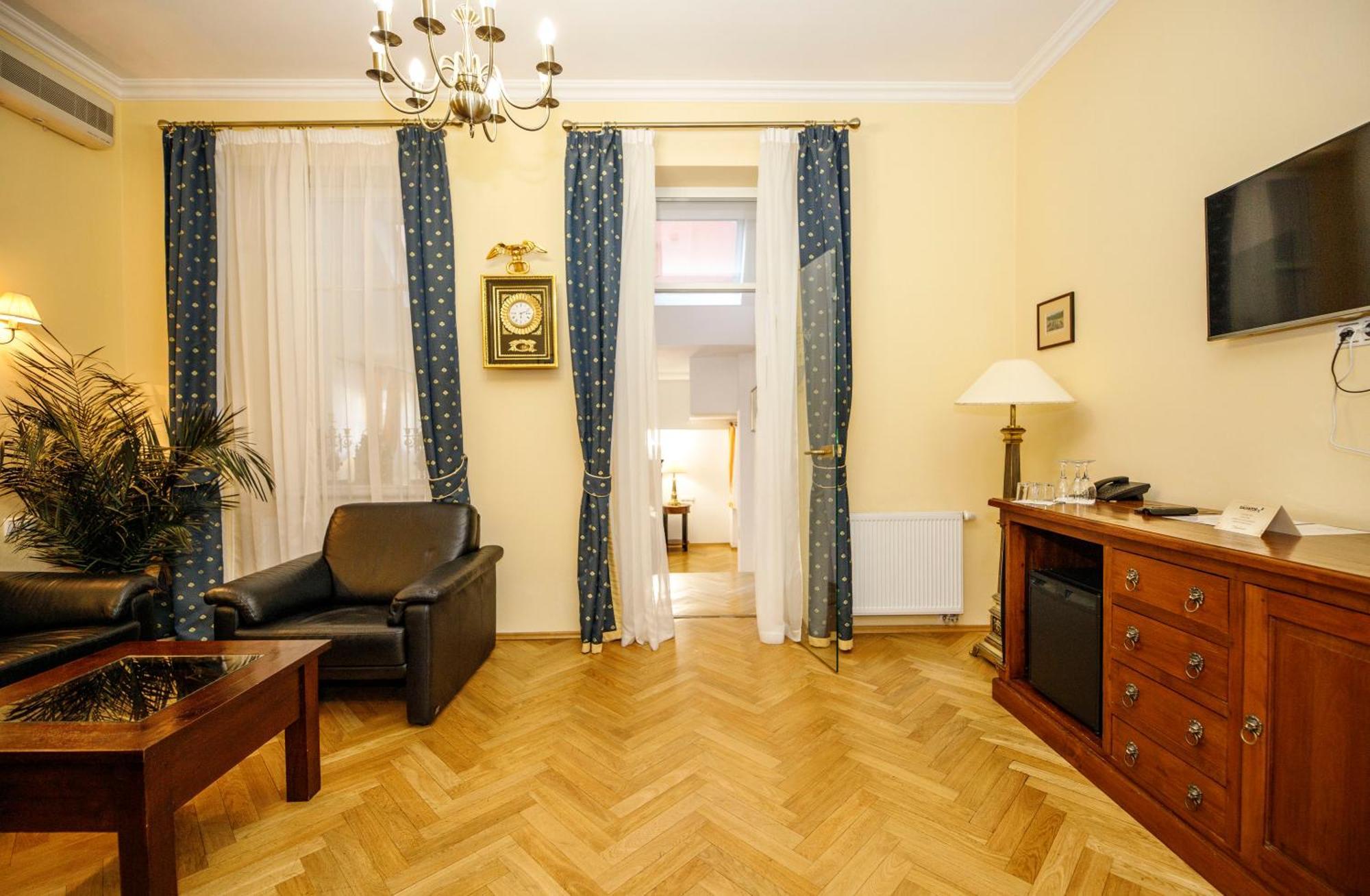 Salvator Hotel KLV Quarto foto