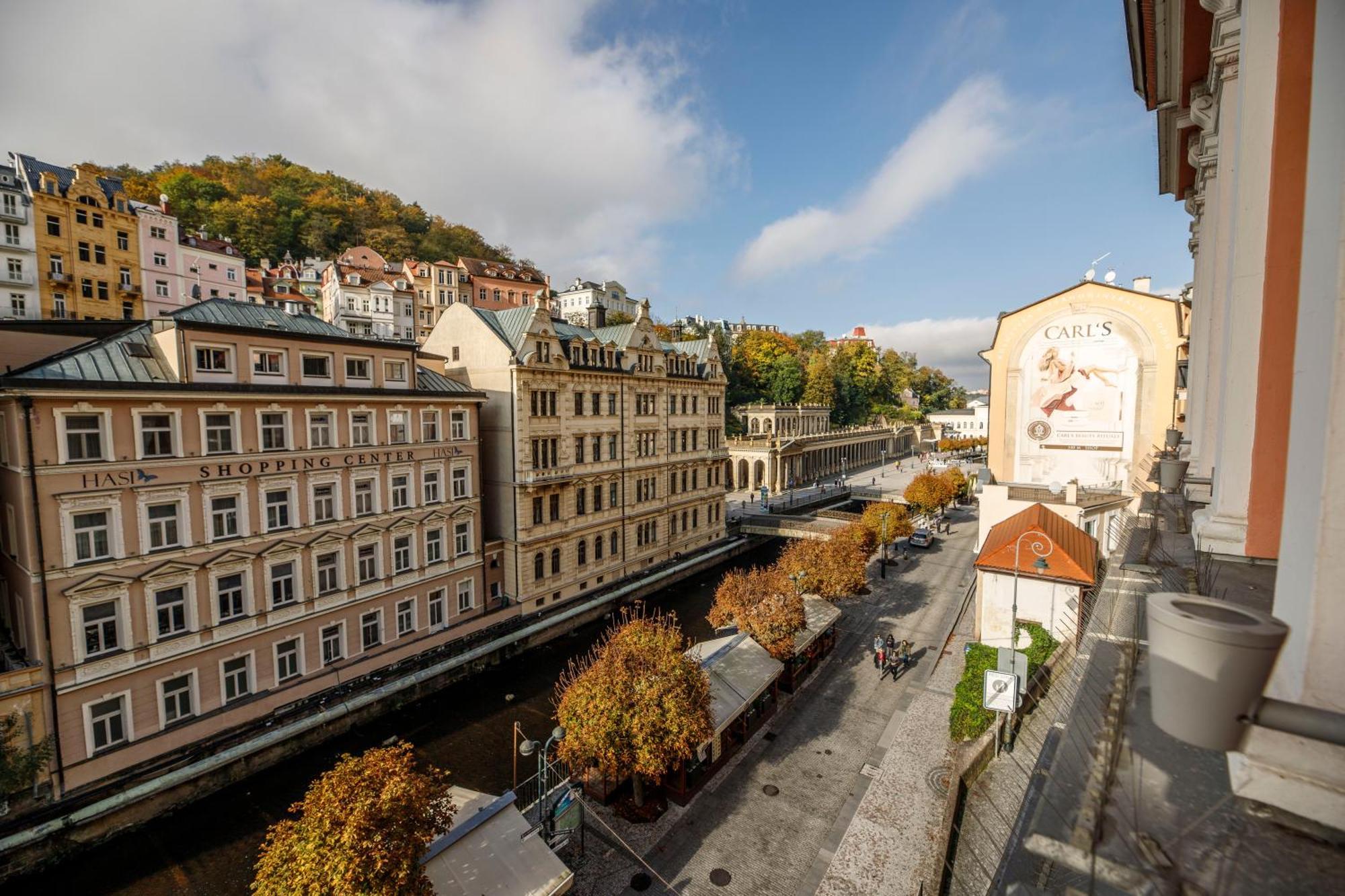 Salvator Hotel KLV Exterior foto
